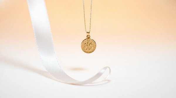 Les médailles de baptême en or blanc : un choix précieux à offrir