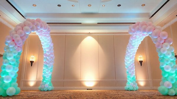 Transformez vos événements grâce à des arches de ballons sur mesure